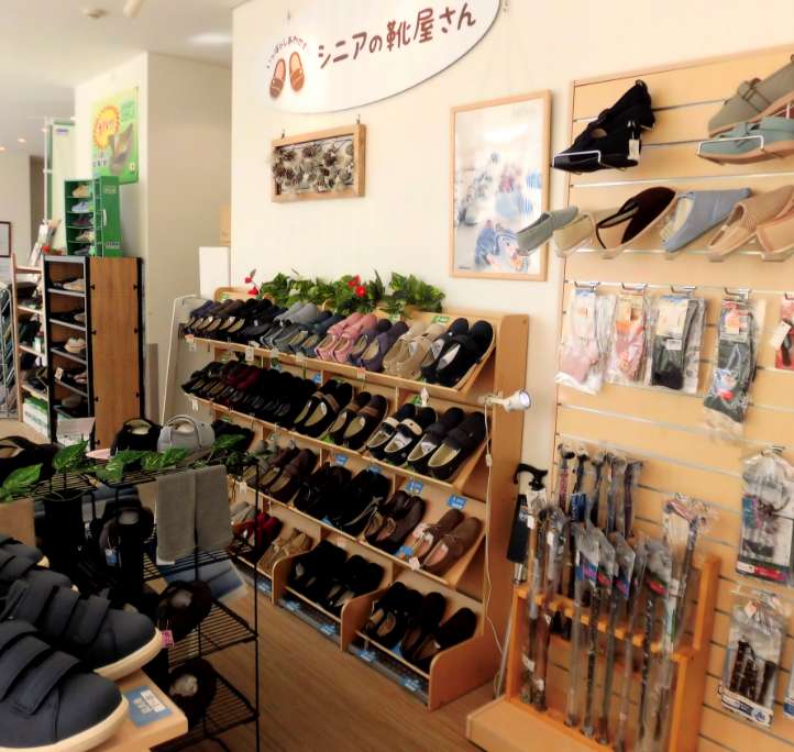 シニアの靴屋さんの店内画像
